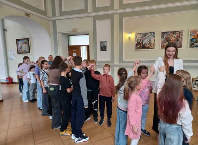 Творческий коллектив «Экспромт» выступил в гимназии № 4